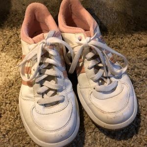 ❌donating tomorrow❌ Adidas sneaker 7